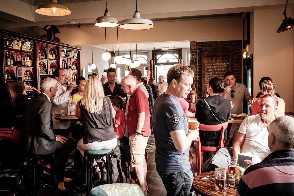 The Queen's Head 3*