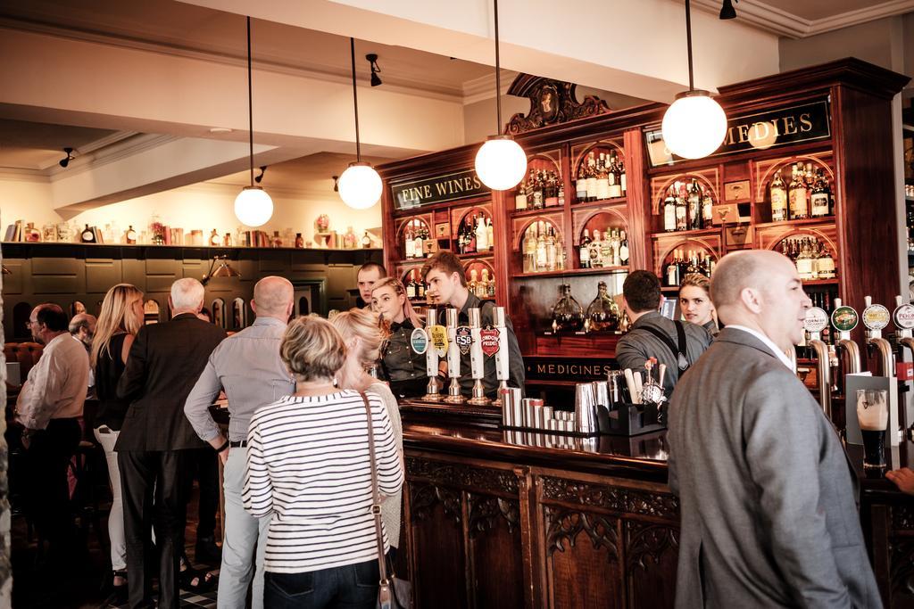 The Queen's Head 3*